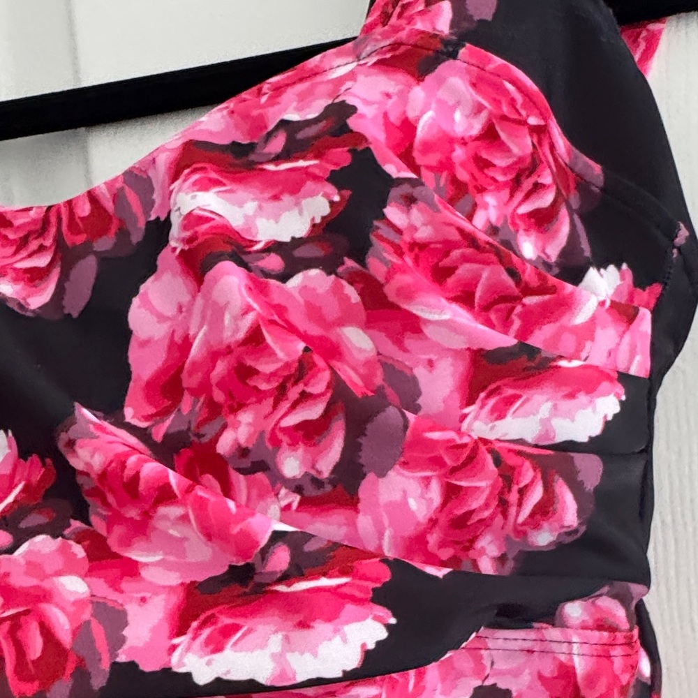 Floral Elegance Pink and Black Crop Top - Picture 6 of 6